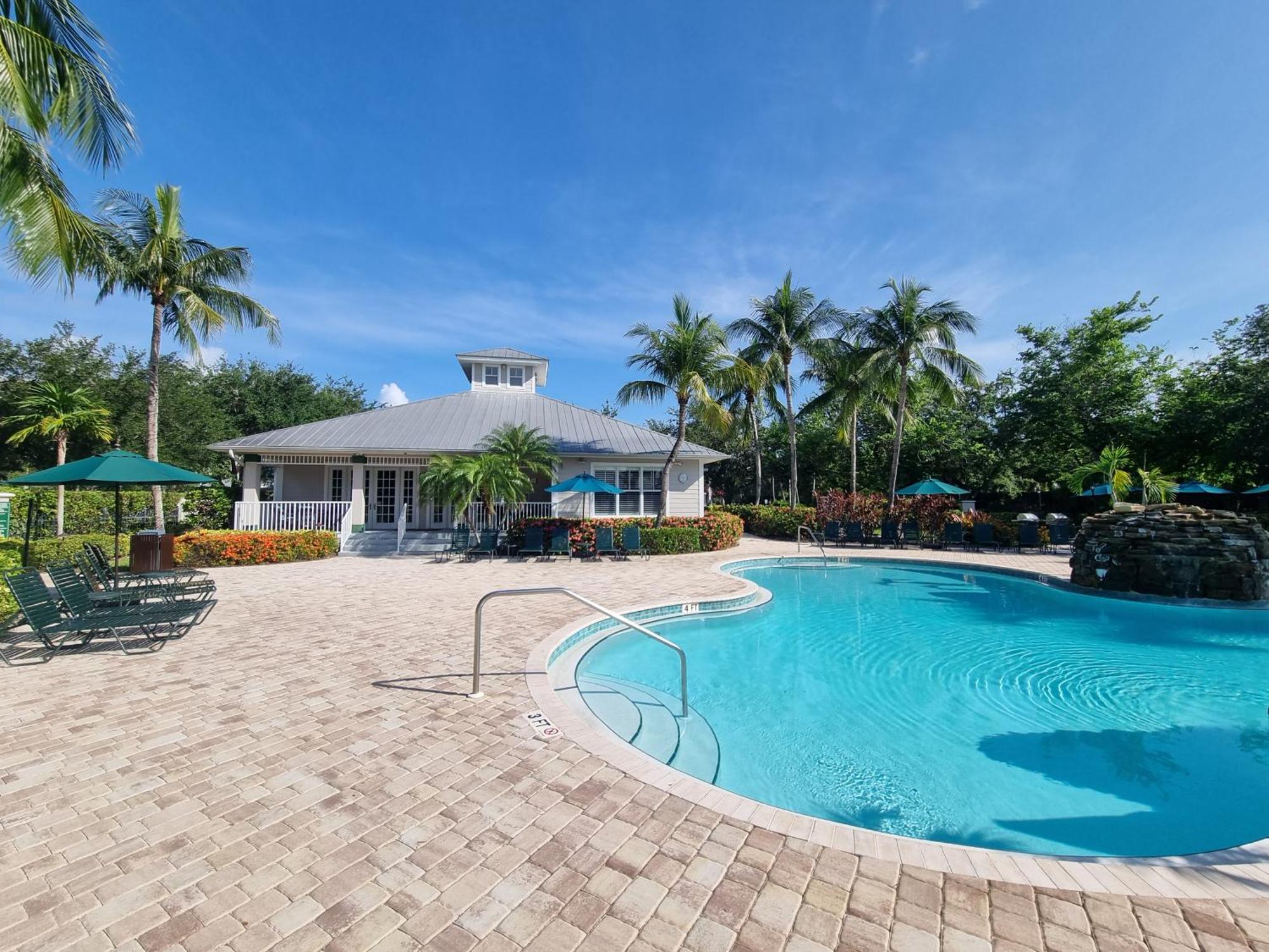 Stunning 2-Bedroom Plus Den Condo In Greenlinks Resort North North Naples エクステリア 写真