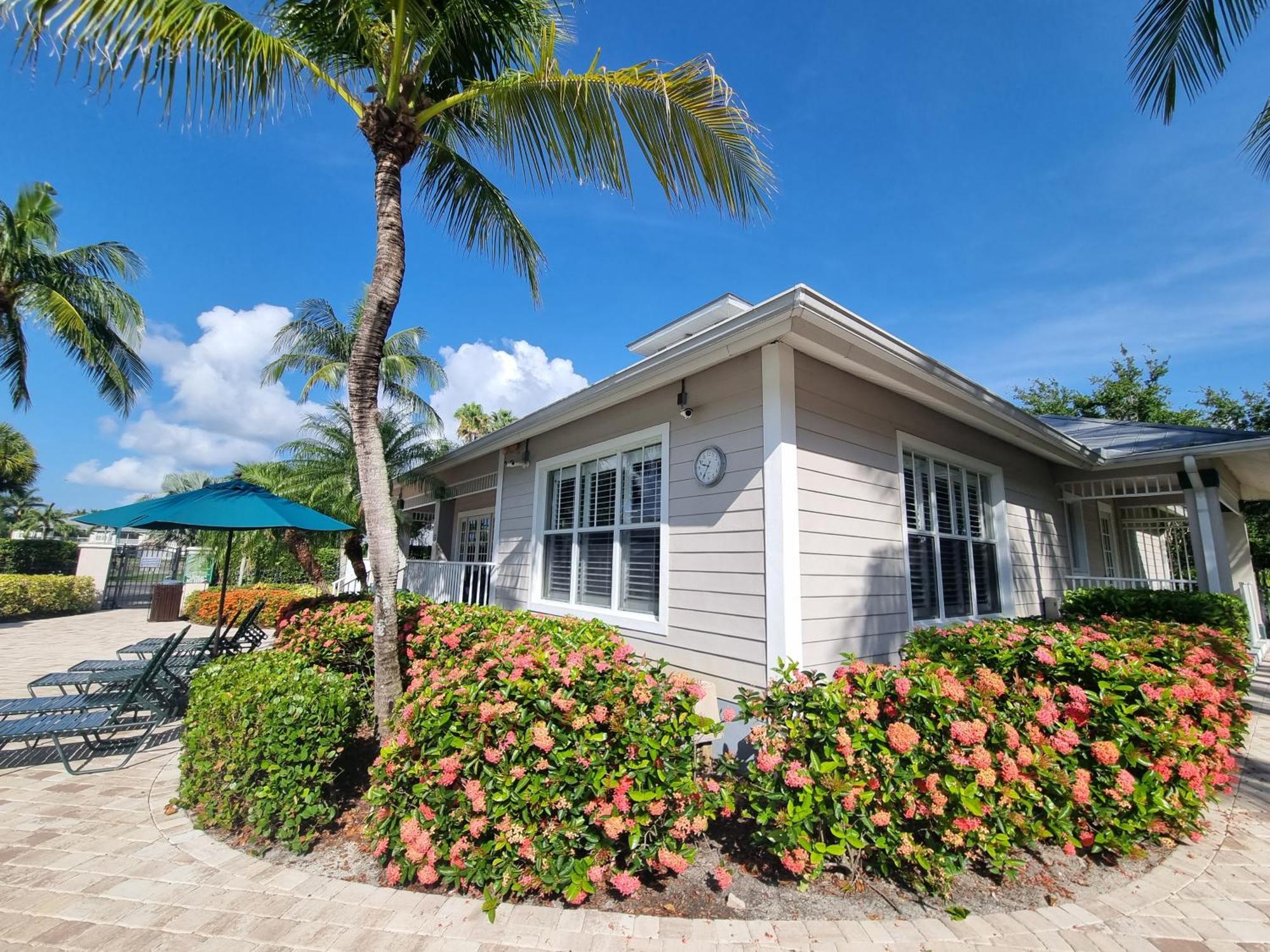Stunning 2-Bedroom Plus Den Condo In Greenlinks Resort North North Naples エクステリア 写真