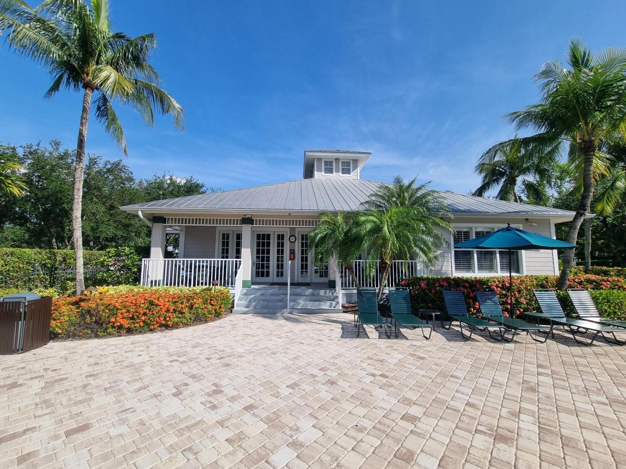 Stunning 2-Bedroom Plus Den Condo In Greenlinks Resort North North Naples エクステリア 写真