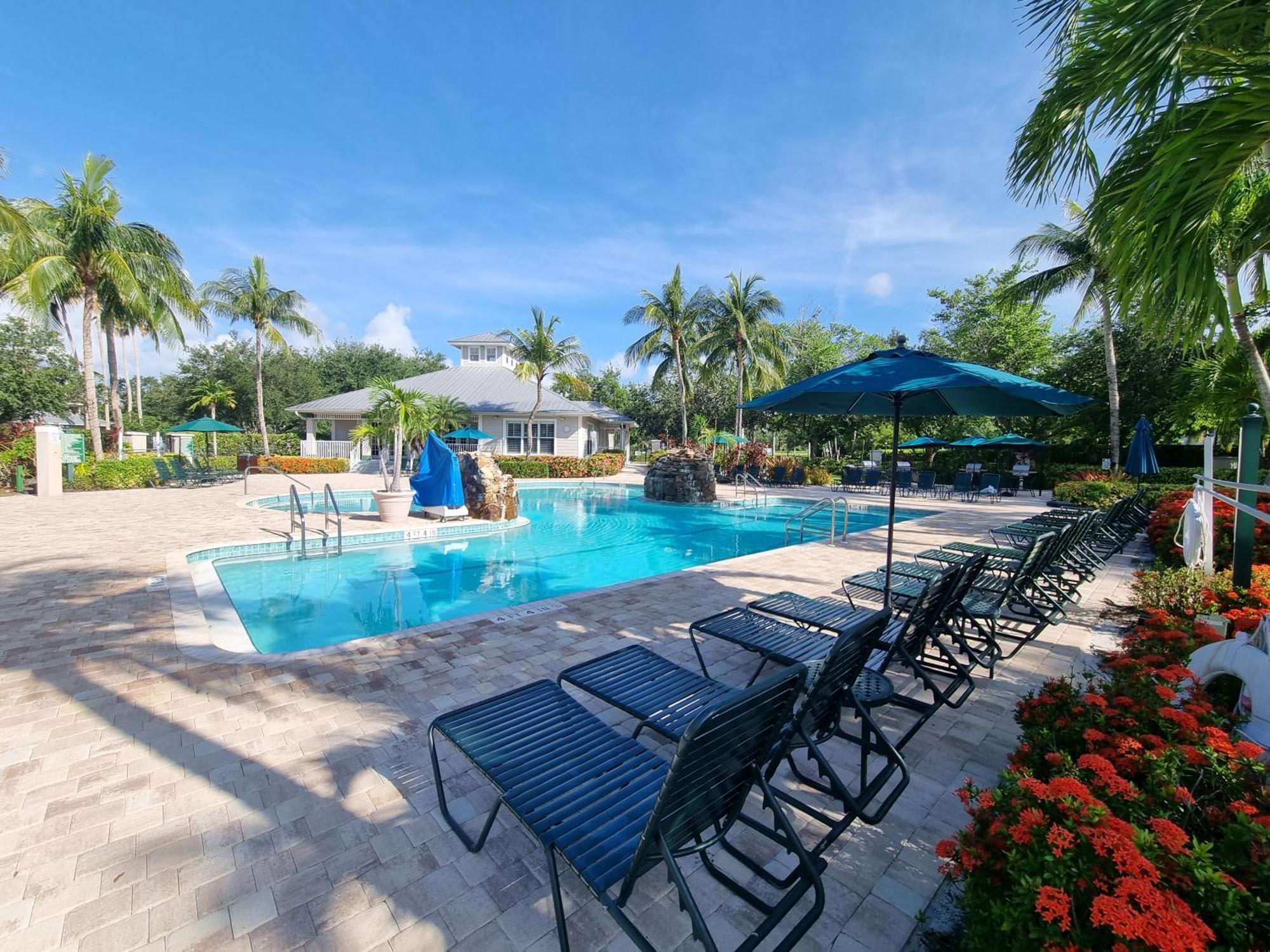 Stunning 2-Bedroom Plus Den Condo In Greenlinks Resort North North Naples エクステリア 写真