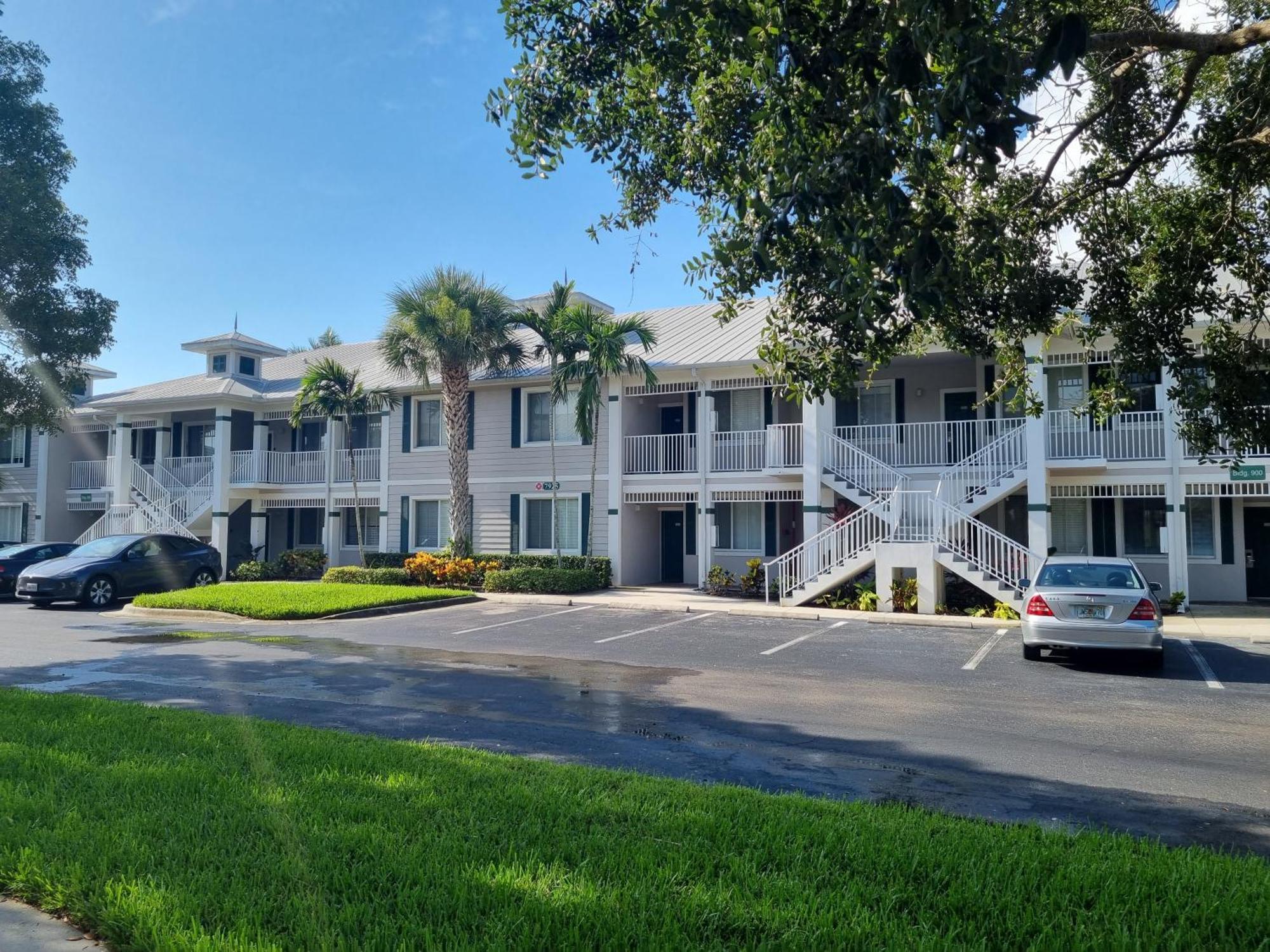 Stunning 2-Bedroom Plus Den Condo In Greenlinks Resort North North Naples エクステリア 写真