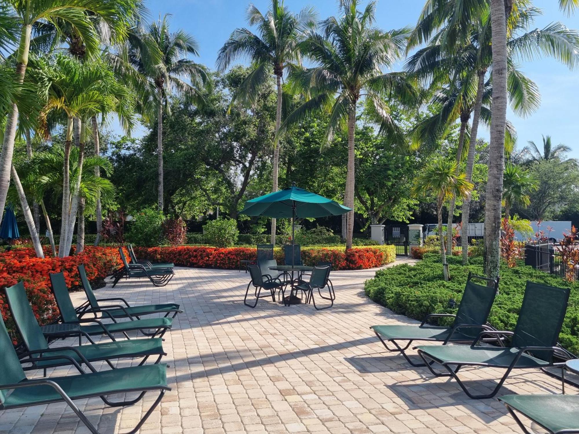 Stunning 2-Bedroom Plus Den Condo In Greenlinks Resort North North Naples エクステリア 写真
