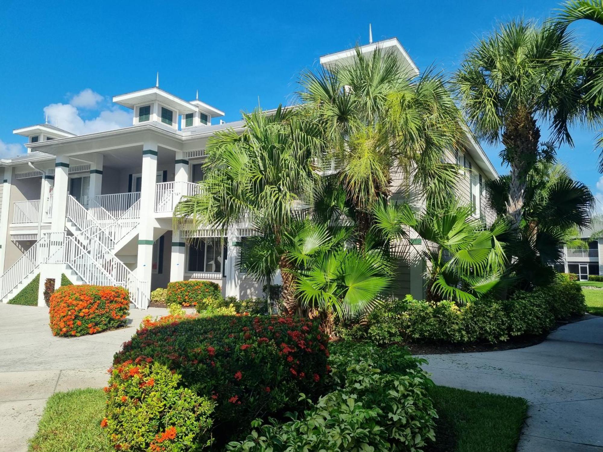 Stunning 2-Bedroom Plus Den Condo In Greenlinks Resort North North Naples エクステリア 写真