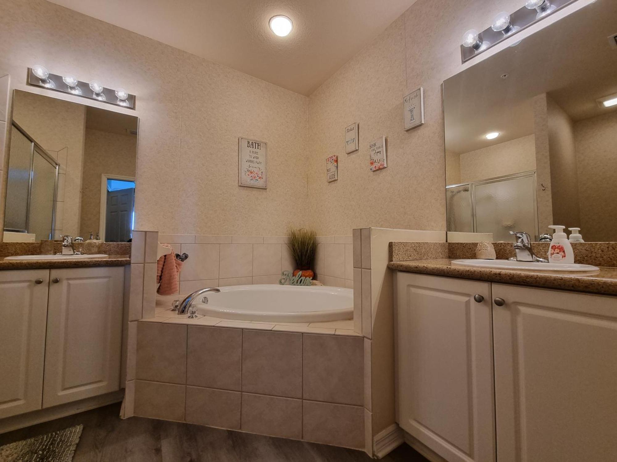 Stunning 2-Bedroom Plus Den Condo In Greenlinks Resort North North Naples エクステリア 写真